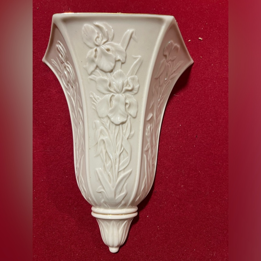 LENOX MASTERPIECE PORCELAIN IVORY IRIS WALL POCKET SCONCE 10.5"